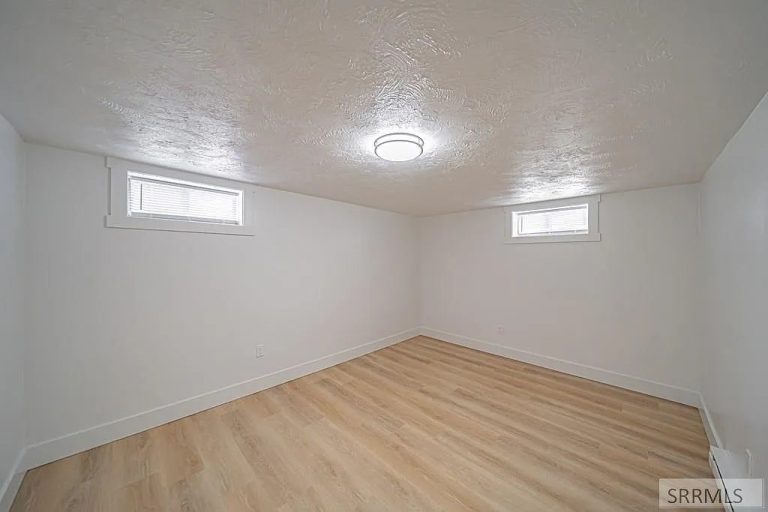 675 Holbrook Dr, Idaho Falls ID 83401