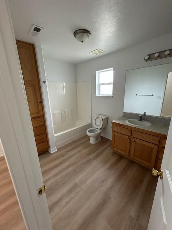 3274 1st #1 Idaho Falls ID, 83406